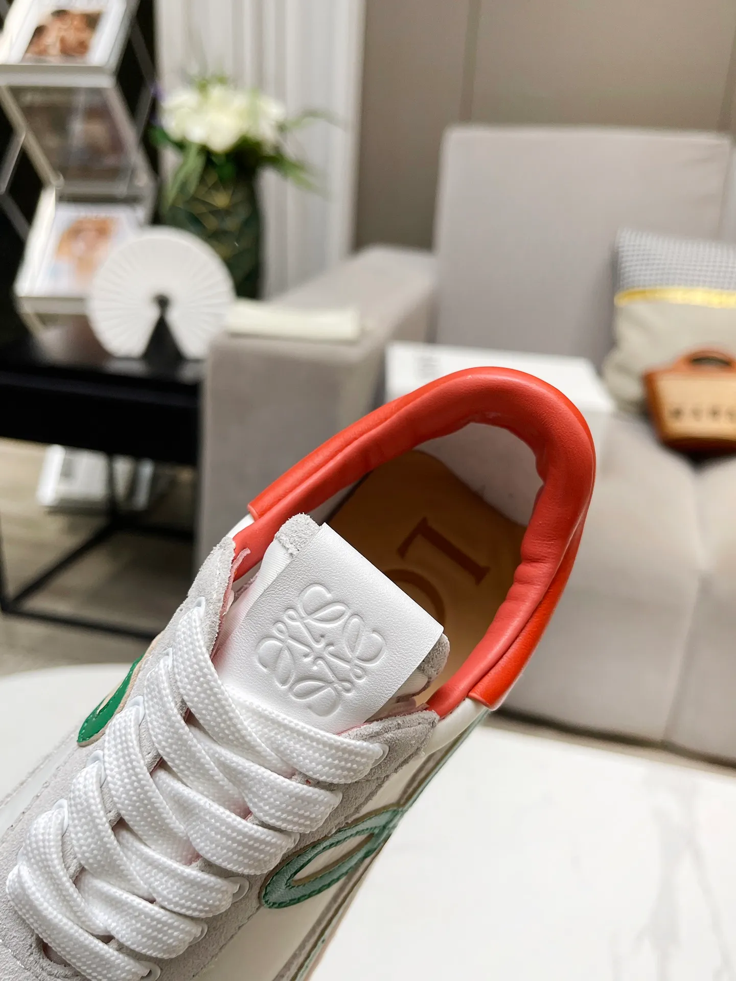 👟👟Ex-factory price 520👟👟 Men's code +10 Women's model: 35--39 (customized code 40 for women), Men's model: 40--44 (customized code 45 for men), 🔥🔥Hot LOEWE 2024 latest inner color block moral training shoes Forrest Gump shoes super good-looking super versatile color block stitching upper Very high-end hidden inner vagina 4cm! The heel has a novel design, is soft and comfortable, and has an exclusive brand logo on the side. It will be rated as the most comfortable sneaker of the year and is a must-have for your shoe cabinet!  The upper is made of special original cowhide + original cloth imported from Australia. The cowhide insole / original private model is exclusively customized with a 1:1 outsole!  Complete set in original packaging.